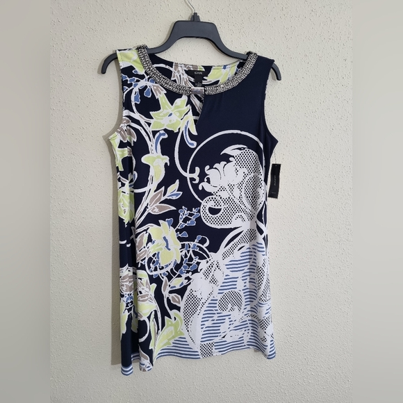 Navy and White Floral Dress - Picture 6 of 7